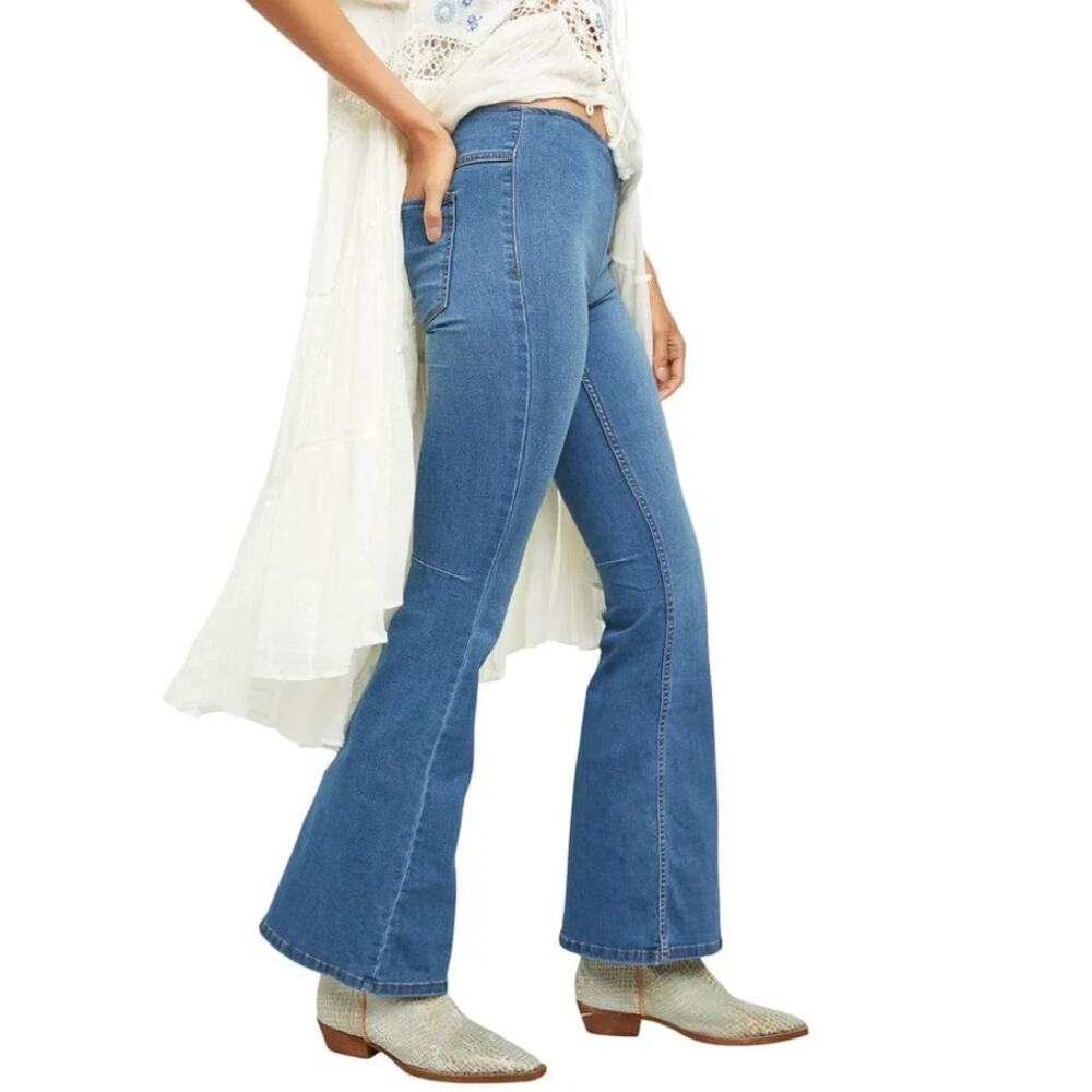 FREE PEOPLE We The Free Penny Pull-On Flare Stretch Jeans in Sapphire Size 31